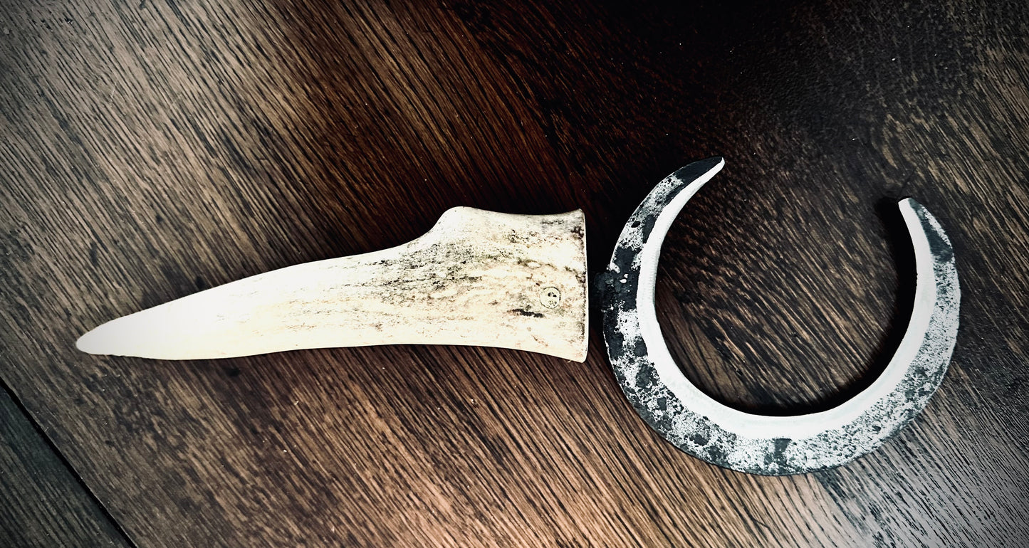 Crescent boline - Handforged sickle with antler