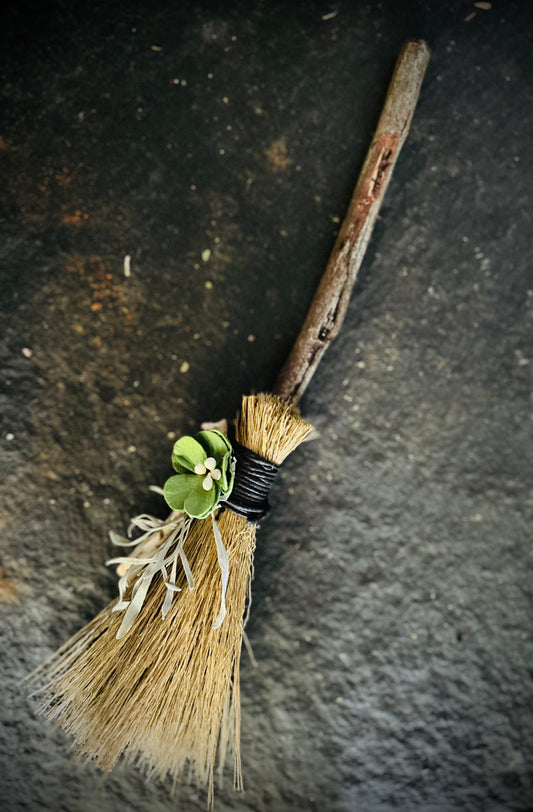 Mini witch’s besom - Euphemia Blackthorne